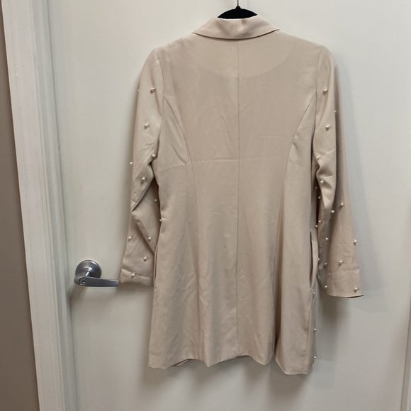 Blazer - Picture 2 of 2